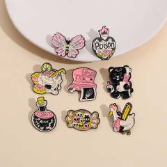 Dibujos Animados Rosa Motosierra Pato Cráneo Caramelo Accesorios Insignia Mayorista