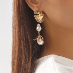 Leaves Profiled Pearl Earrings Wholesalers