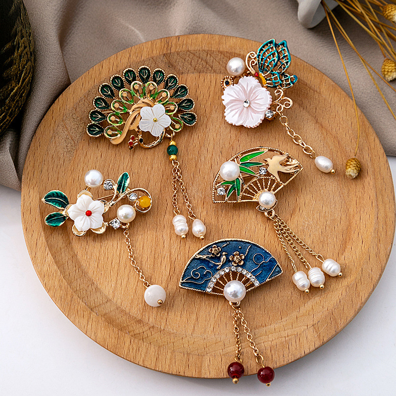 Chinese Style Fan-shaped Tassel Hollow Brooch Wholesalers