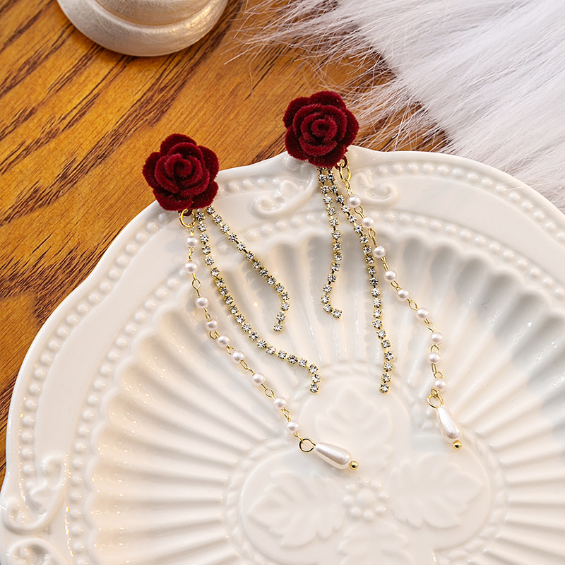 Pendientes De Rosa De Terciopelo Rojo De Aguja De Plata Mayorista