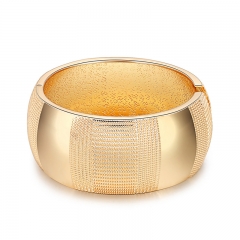 Retro Minimalist Drum-shaped Embossed Bracelet Wavy Wide-brimmed Gold-plated Bracelet Wholesale
