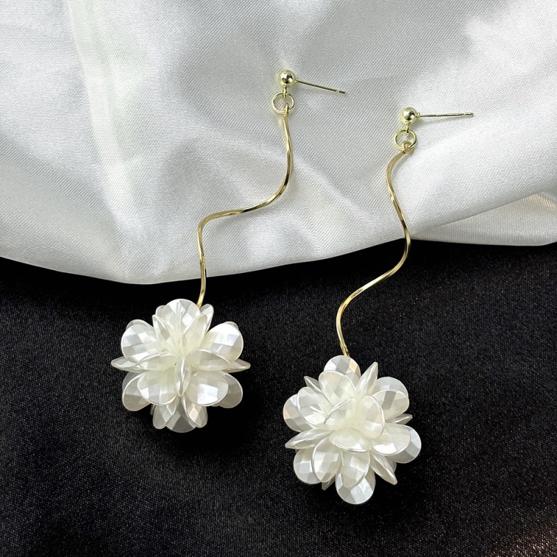 Pendientes Largos De Flores De Concha Con Aguja De Plata Al Por Mayor