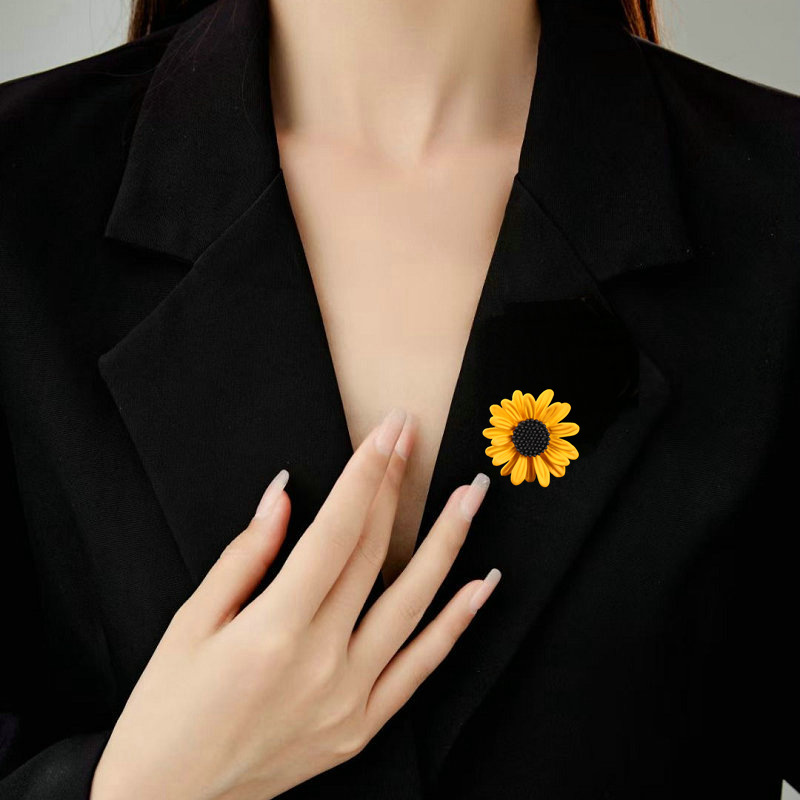 Daisy Brooch Wholesalers