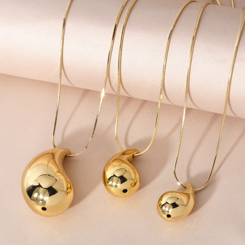 GLOSING WATER DROP PENDANT NECKLACE