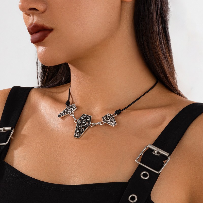 Collar De Hilo De Cera De Hojas De Calavera Mayorista