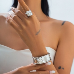 Pearl Smooth Opening Bracelet Wholesaler