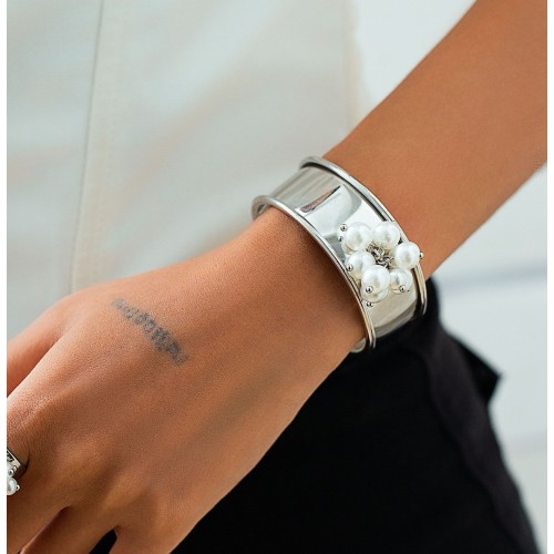 01 White K