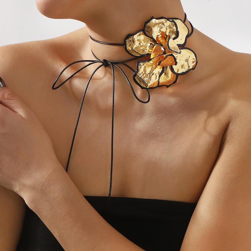 Collar De Flor Plisada Tridimensional De Borde Negro Mayorista