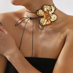 Collar De Flor Plisada Tridimensional De Borde Negro Mayorista