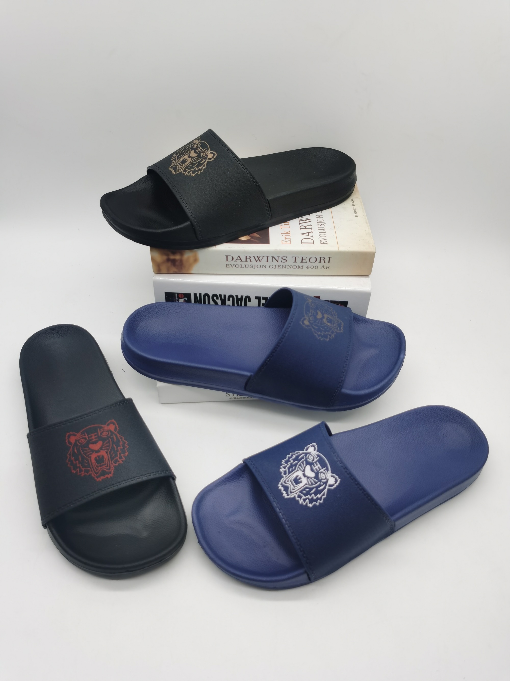 Customized PU men slippers