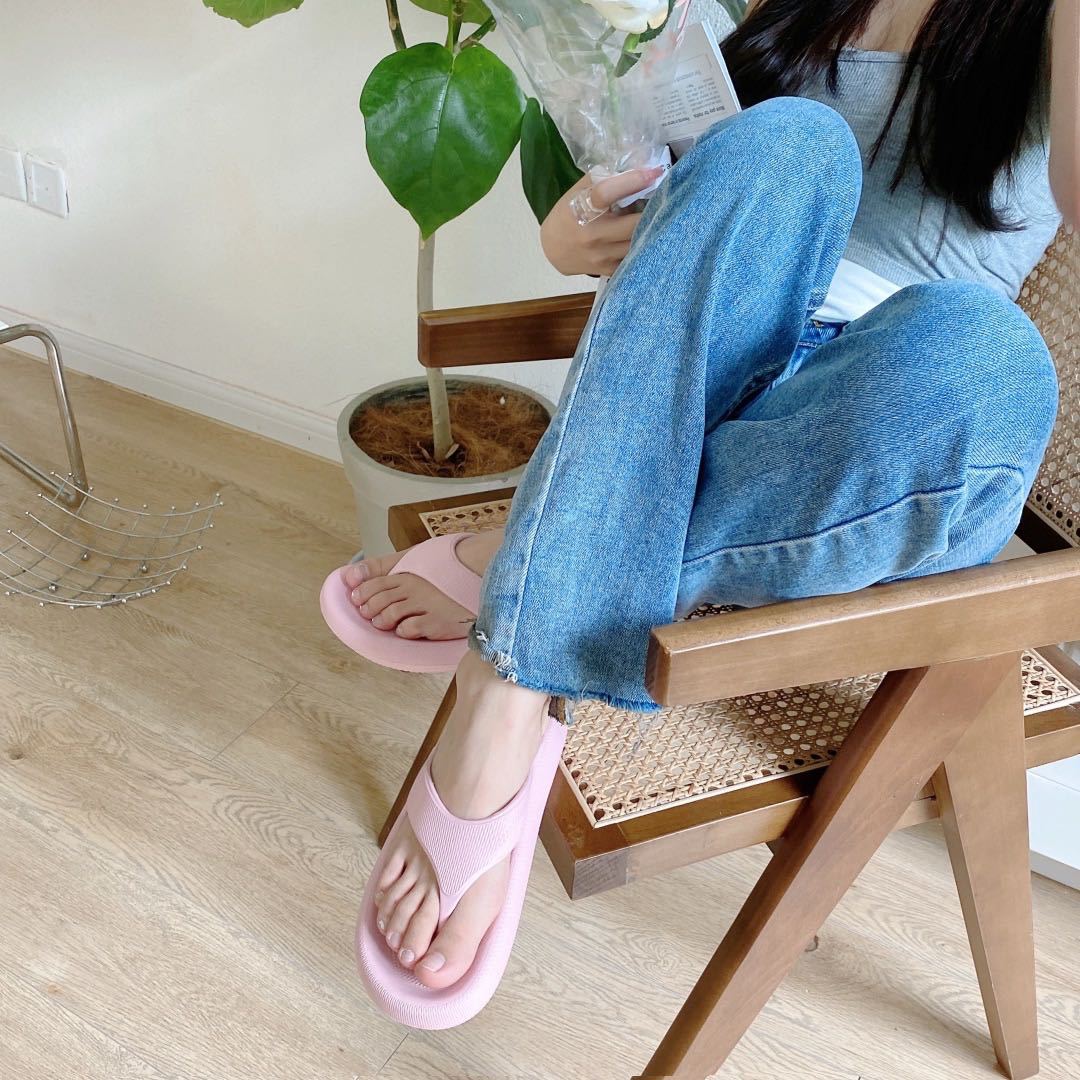 2022 New summer bathroom, home slippers, women's summer chunky flip-flops