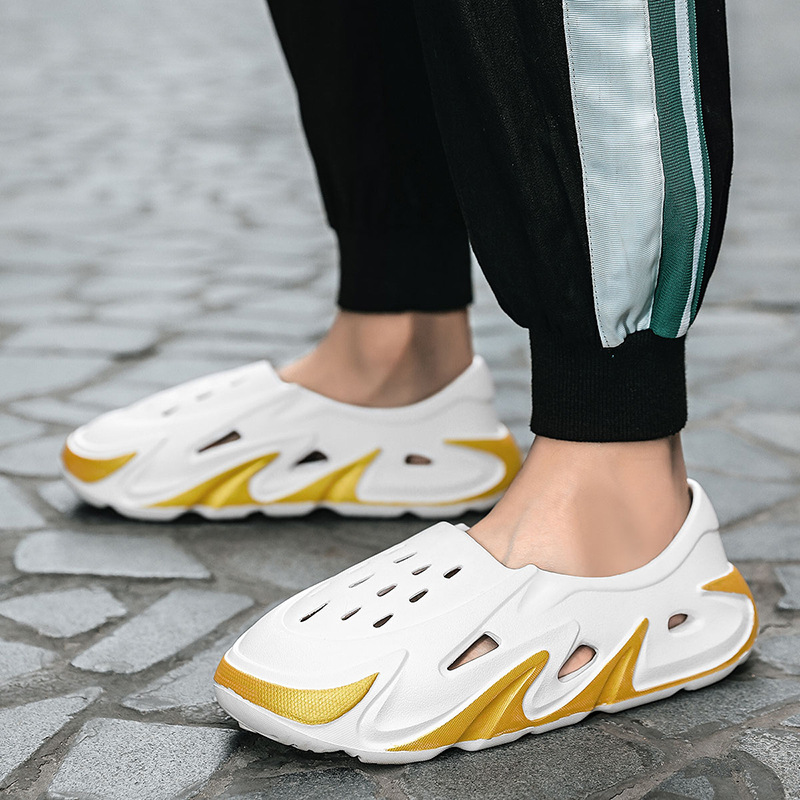 2022 New Thick Soled Men's Flame Stroked Crocs fashion adult garden shoes Beach couple cool slippers