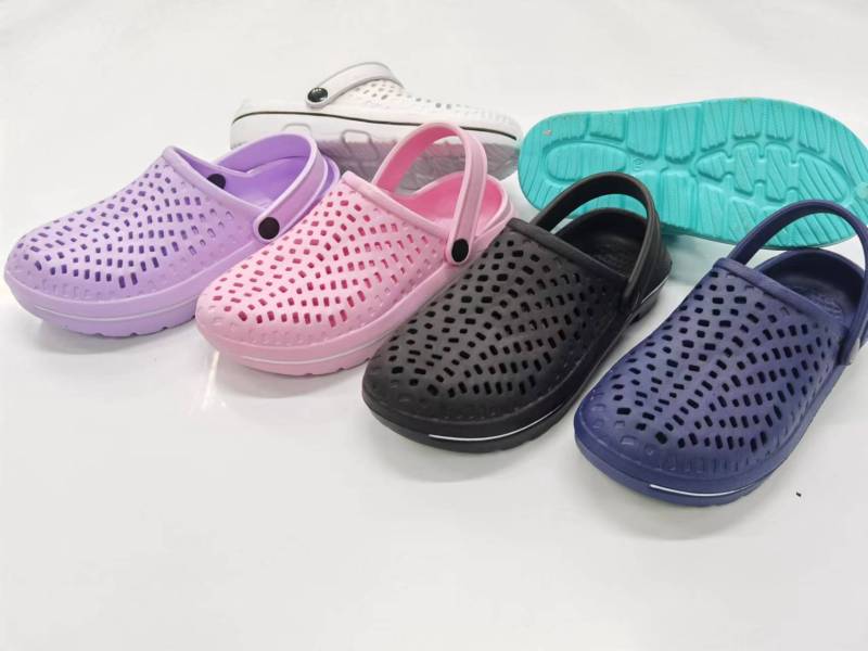 Beach sandals unisex comfortable clogs