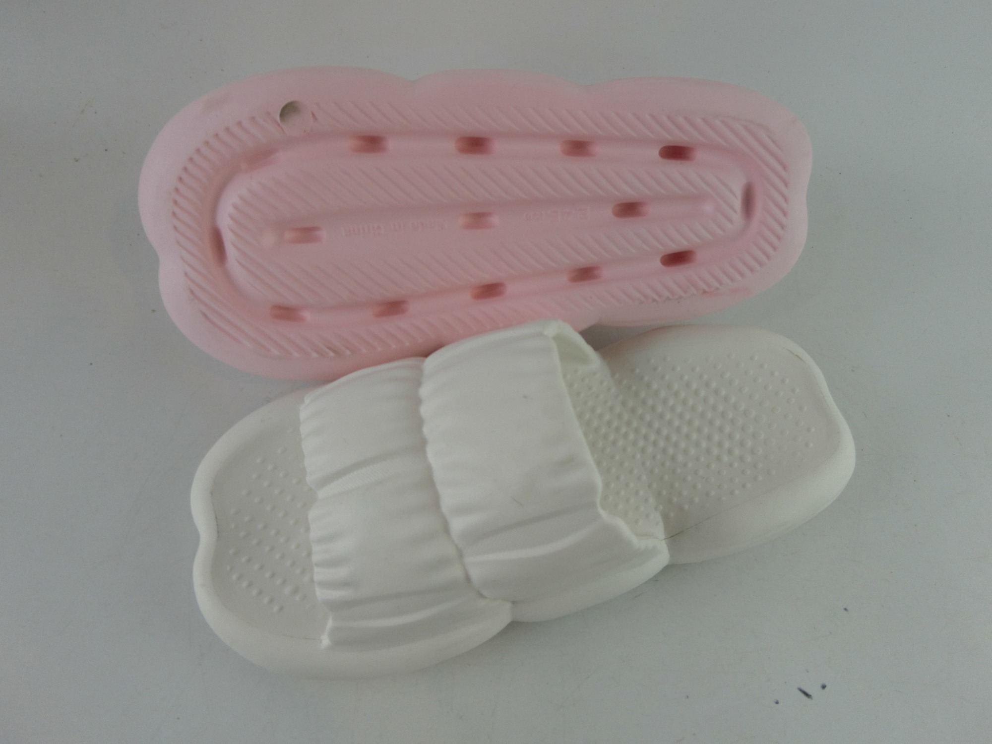 2022 New fashion bathroom slippers