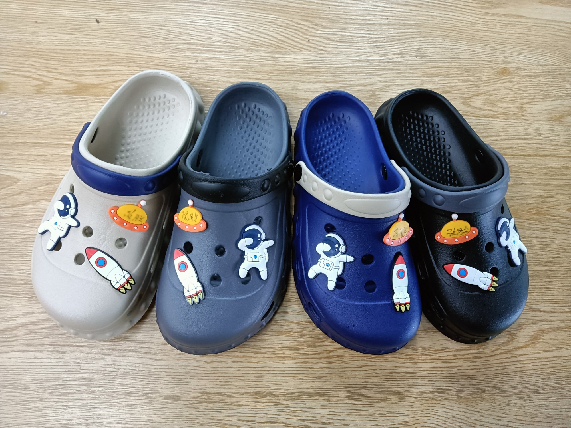 Kid beach soft clogs