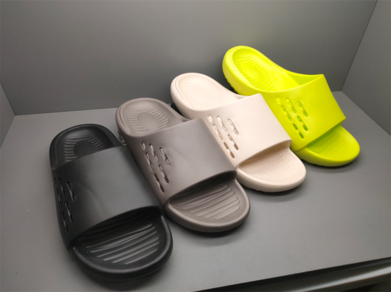 Summer Anti slip Bathroom Bathing Thick Sole Pillow Cloud Slides Men Slippers