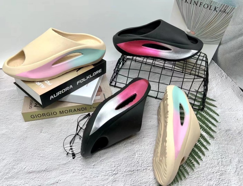 Popular Fashion Anti-slip Cushion Slide Men & Women Slipper with Thick Sole