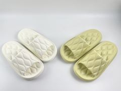 Best-Selling Anti-slip Cloud Cushion Slide Diamon Pattern with Soft and Thick Sole for Men and Women