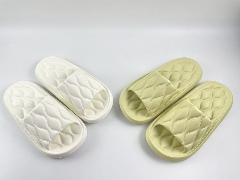 Best-Selling Anti-slip Cloud Cushion Slide Diamon Pattern with Soft and Thick Sole for Men and Women