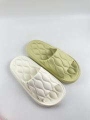 Best-Selling Anti-slip Cloud Cushion Slide Diamon Pattern with Soft and Thick Sole for Men and Women
