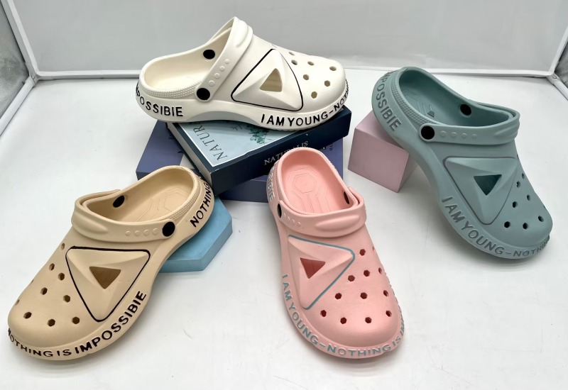 HOT SALE wholesale sandals men Non-Slip Garden shoes Lightweight Eva Outdoor clogs & mules