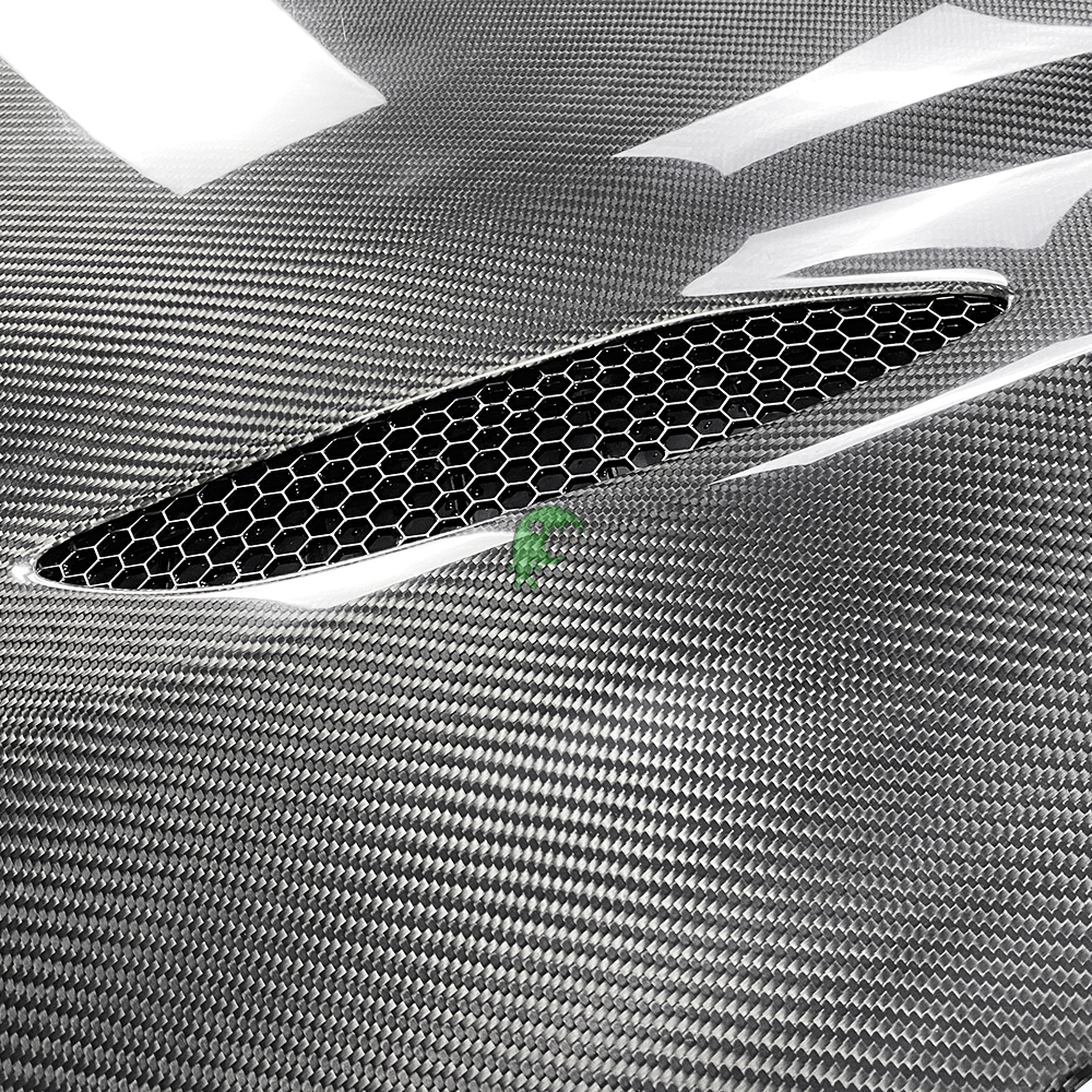 Quadrifoglio Style Dry Carbon Fiber Hood For Alfa Rome Quadrifoglio Giulia 2016-2018