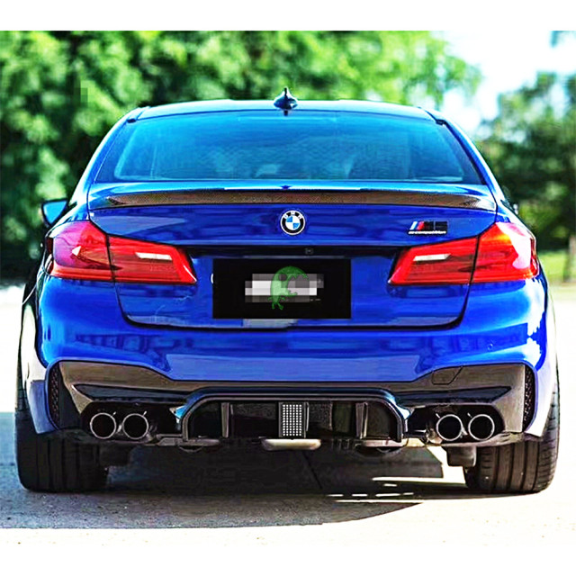 Dry Carbon Fiber Rear Diffuser With LED Light For BMW 5 Series F90 M5 2017-2019