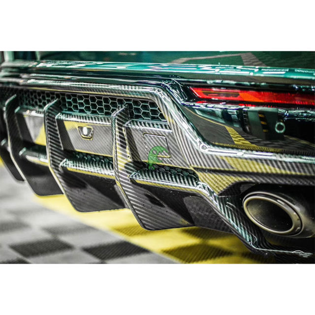 TopCar Style Dry Carbon Fiber Rear Diffuser For Lamborghini URUS 2018-2020