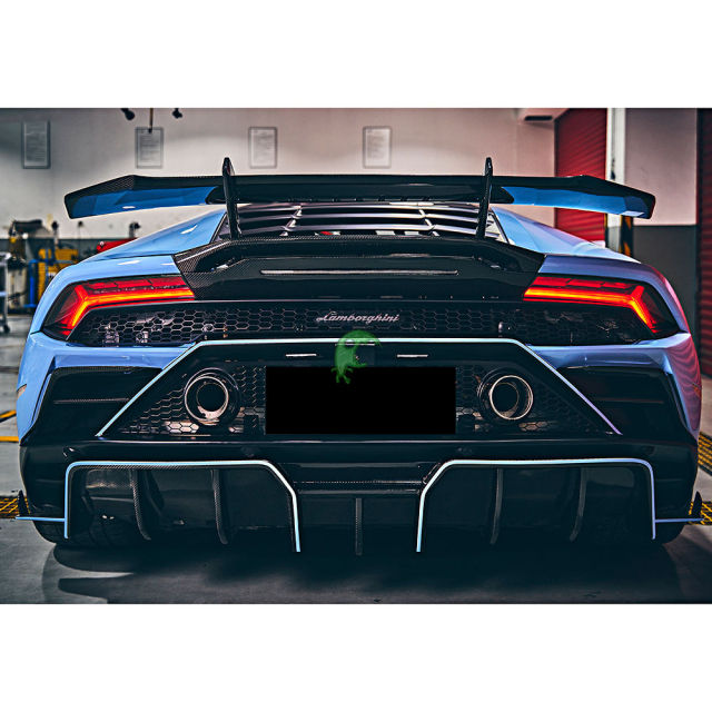 Paktechz Style Dry Carbon Fiber Rear Bumper Trims for Lamborghini Huracan EVO
