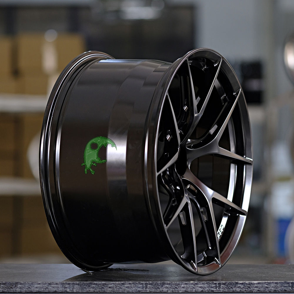 [Customization] Bespoke Forged Wheel