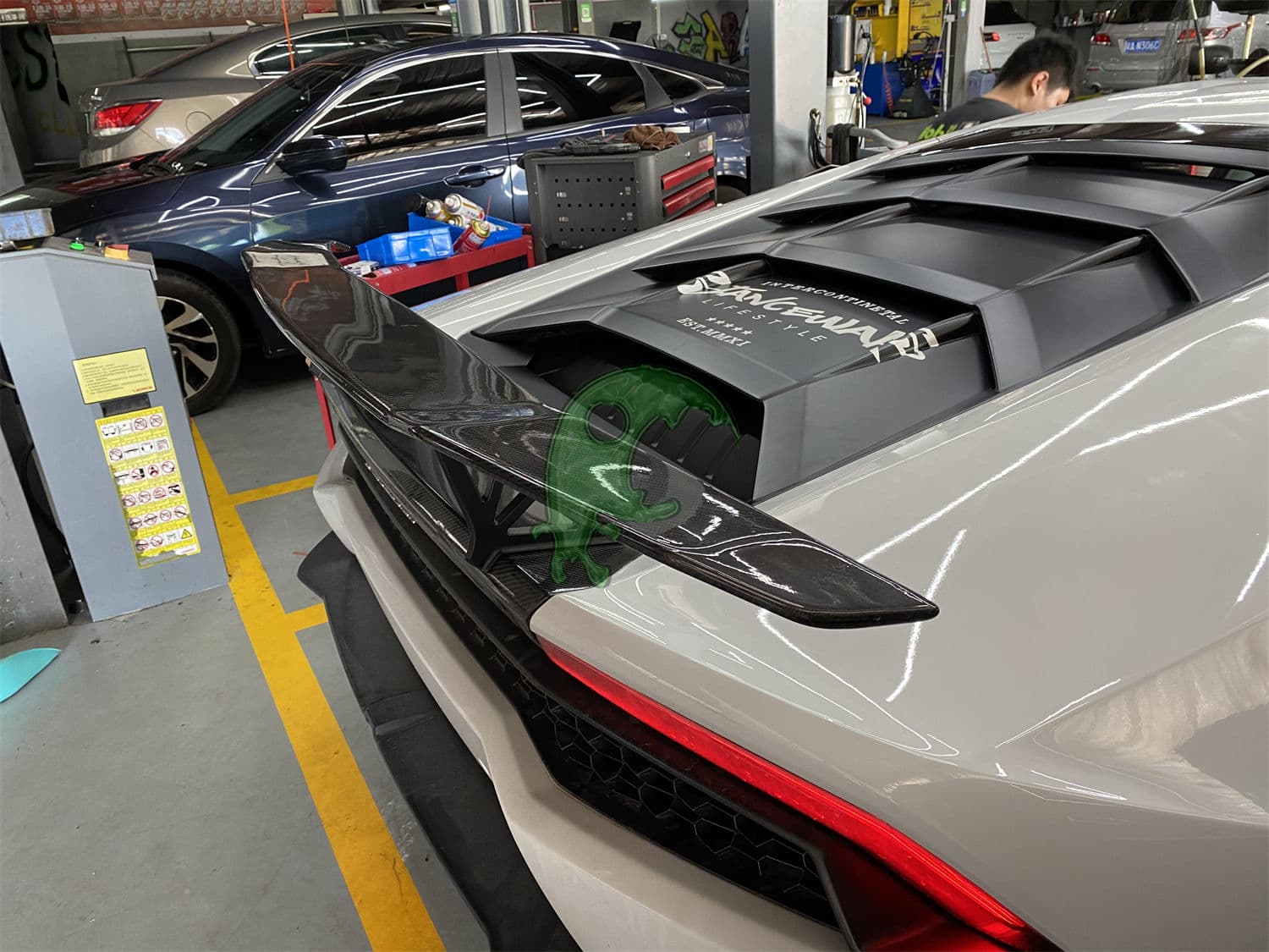 Dry Carbon Fiber Rear Spoiler GT Wing for Lamborghini Huracan LP610/LP580 - Vorsteiner Style