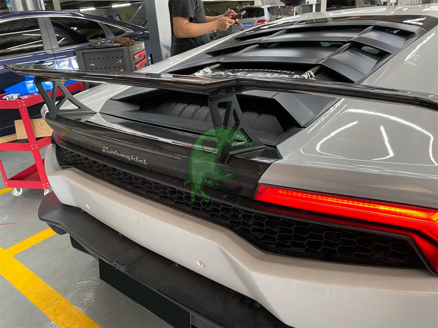 Dry Carbon Fiber Rear Spoiler GT Wing for Lamborghini Huracan LP610/LP580 - Vorsteiner Style