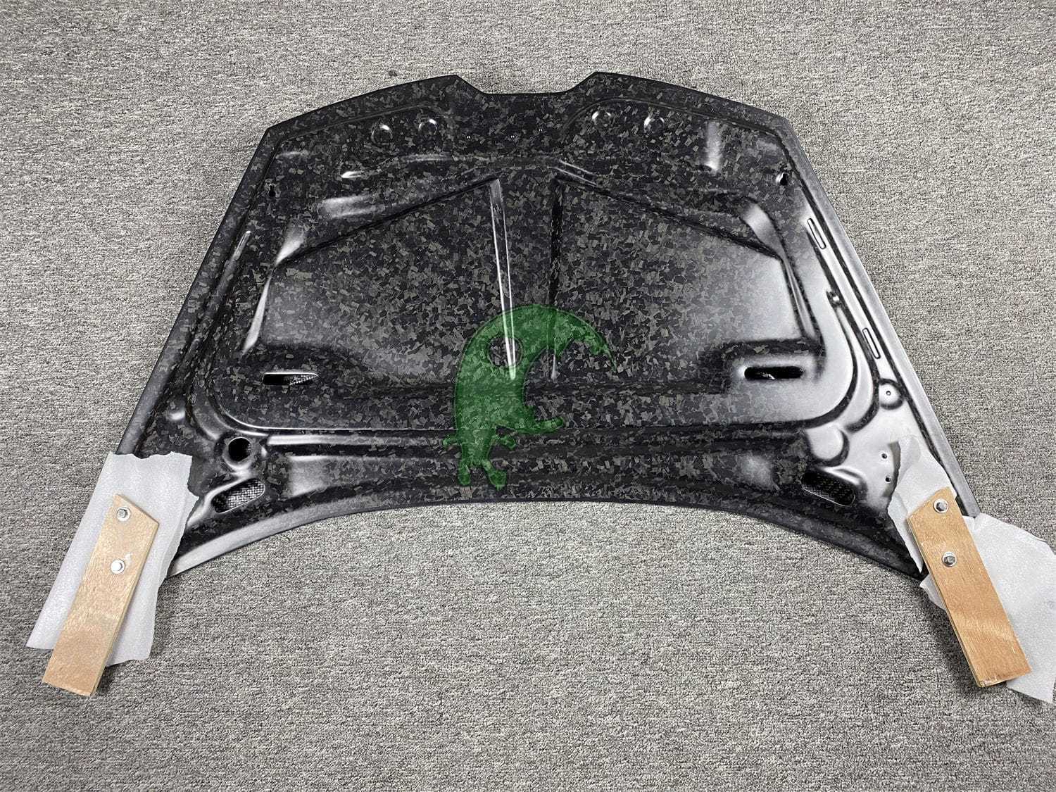 Forged Dry Carbon Fiber Engine Hood for Lamborghini Huracan LP610/LP580 - Vorsteiner Style