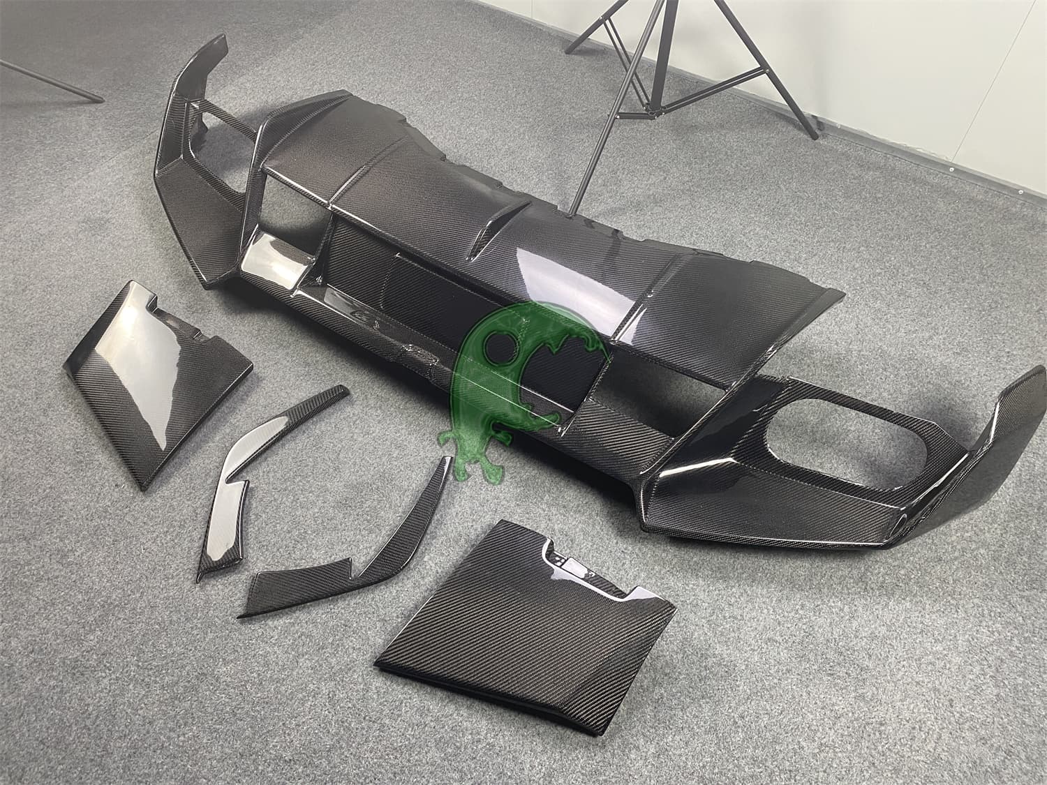 Mansory Style Carbon Fiber Rear Diffuser For Lamborghini Huracan LP610 