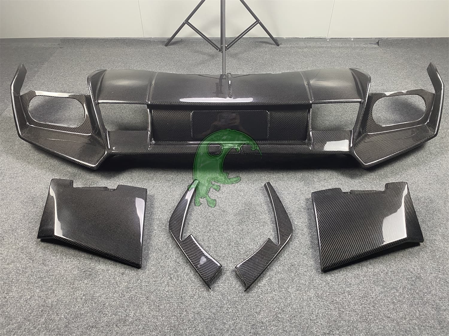Mansory Style Carbon Fiber Rear Diffuser For Lamborghini Huracan LP610 
