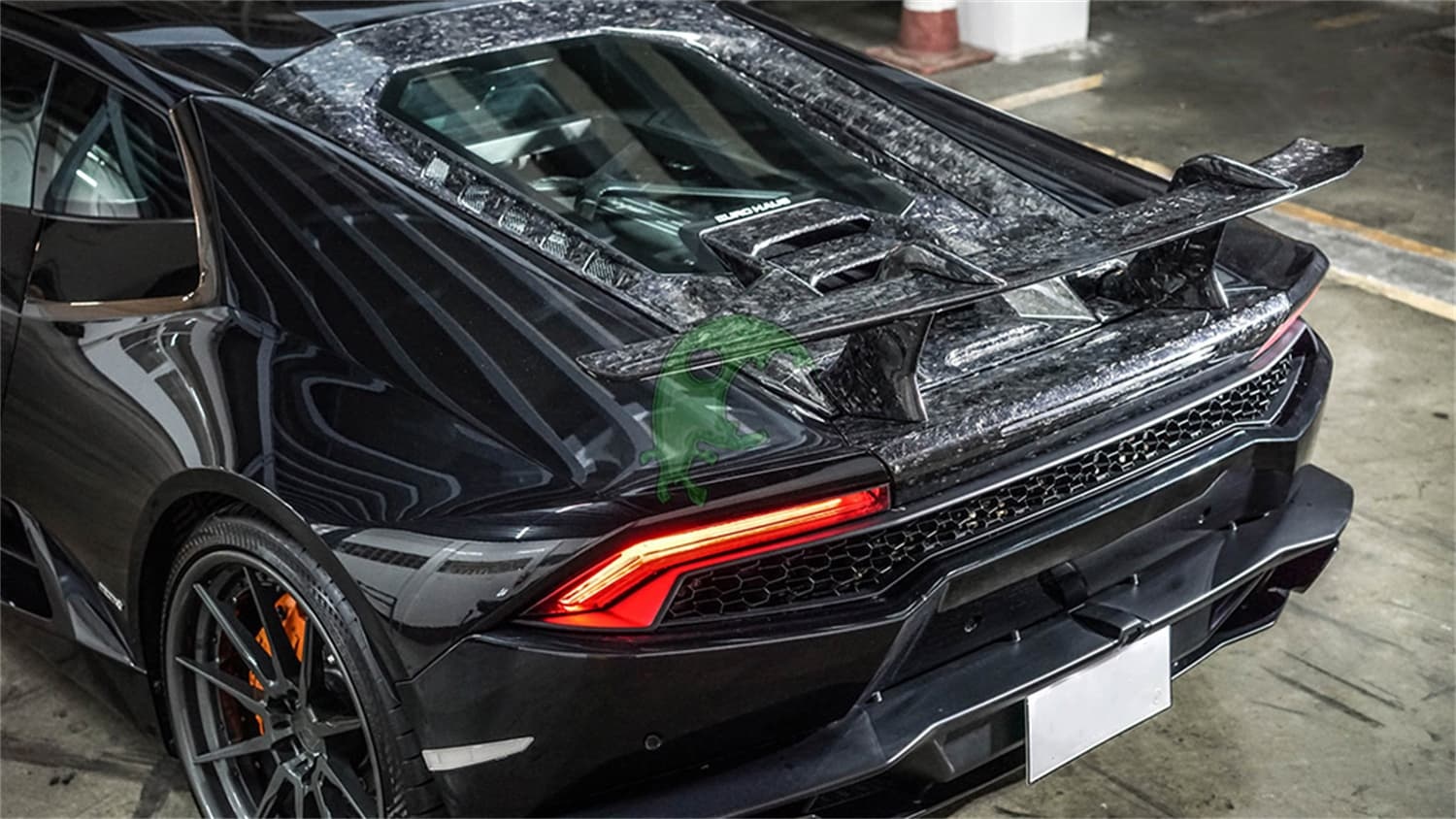 Dry Carbon Fiber Rear Engine Cover for Lamborghini Huracan LP610/LP580 - Performante Style