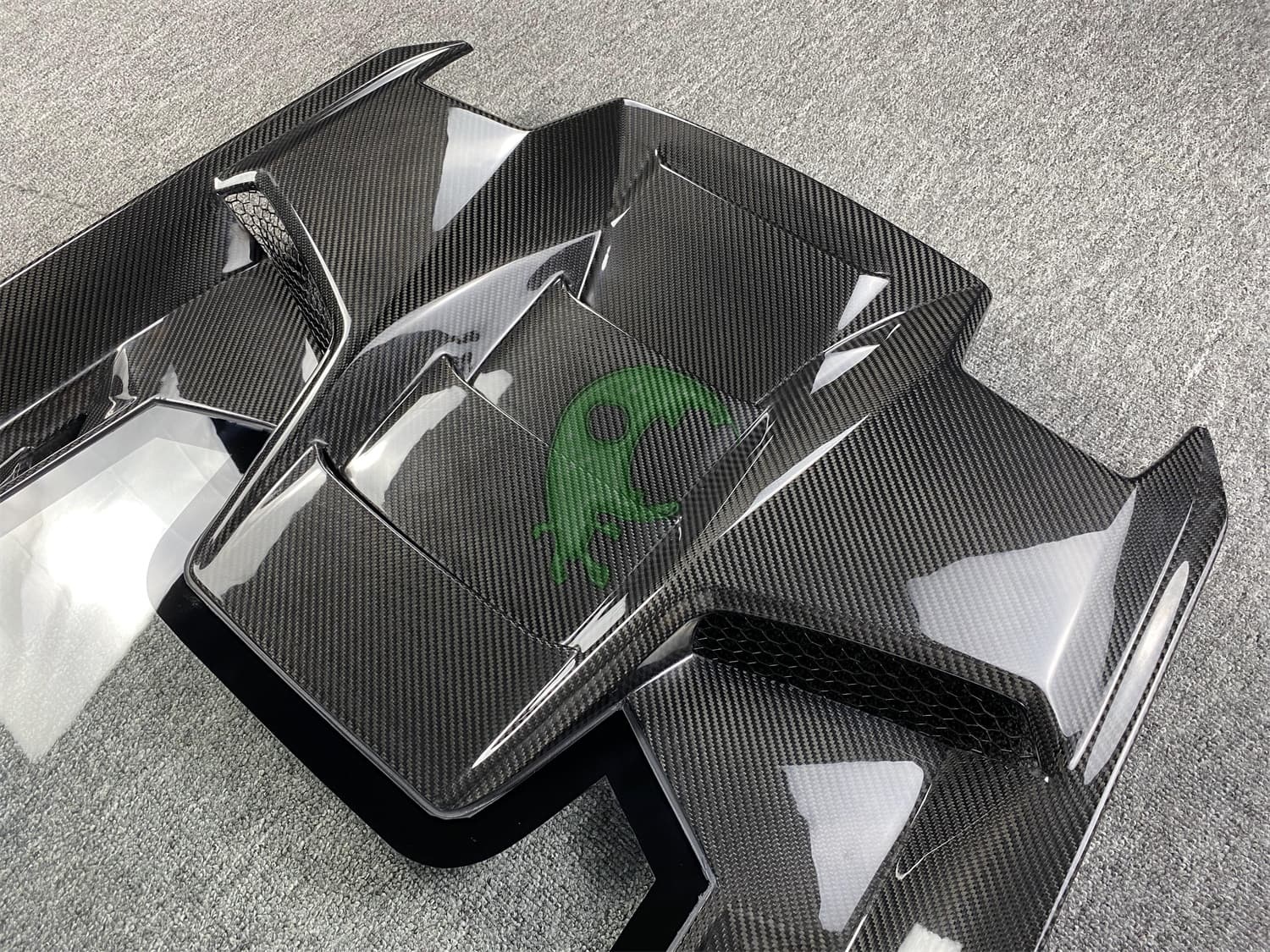 Dry Carbon Fiber Rear Engine Cover for Lamborghini Huracan LP610/LP580 - Performante Style