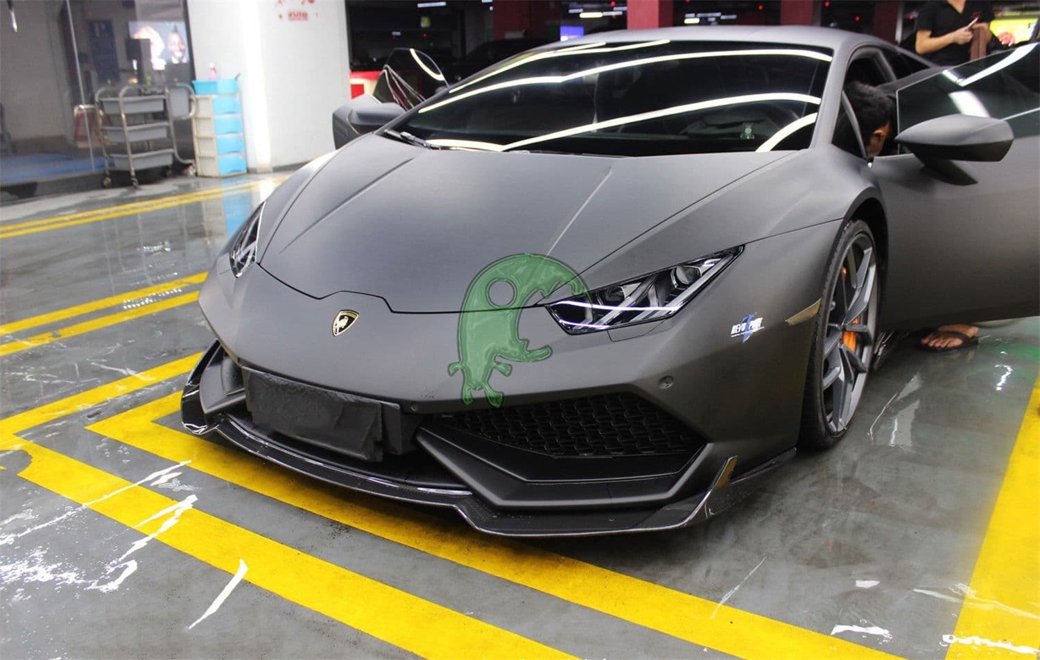 Carbon Fiber Front Lip for Lamborghini Huracan LP610 - Revozport Razmig Style