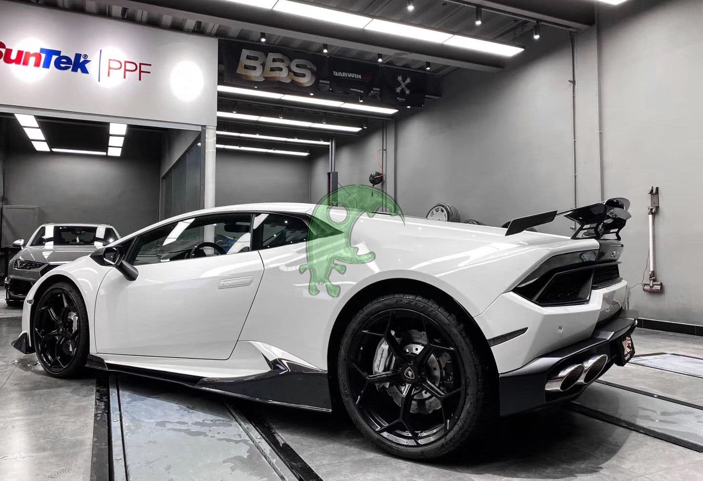 MAD Style Carbon Fiber Rear Spoiler For Lamborghini Huracan LP610 lp580 gt wing 