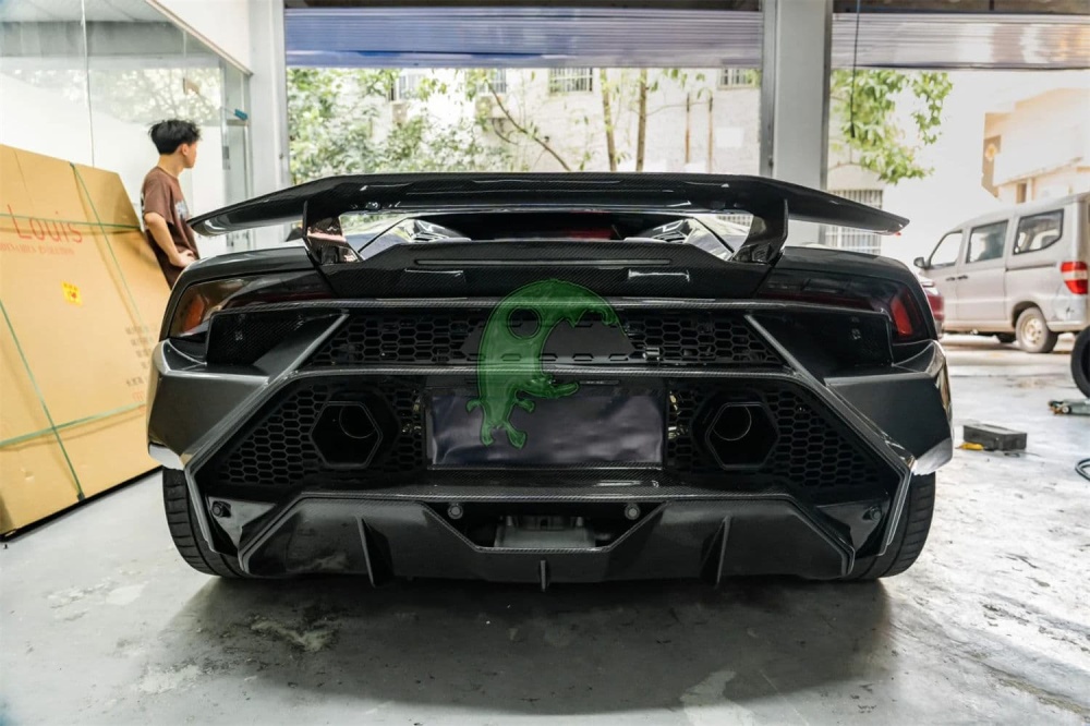 Dry Carbon Fiber Rear Bumper for Lamborghini Huracan LP610/LP580/EVO - Tecnica Style