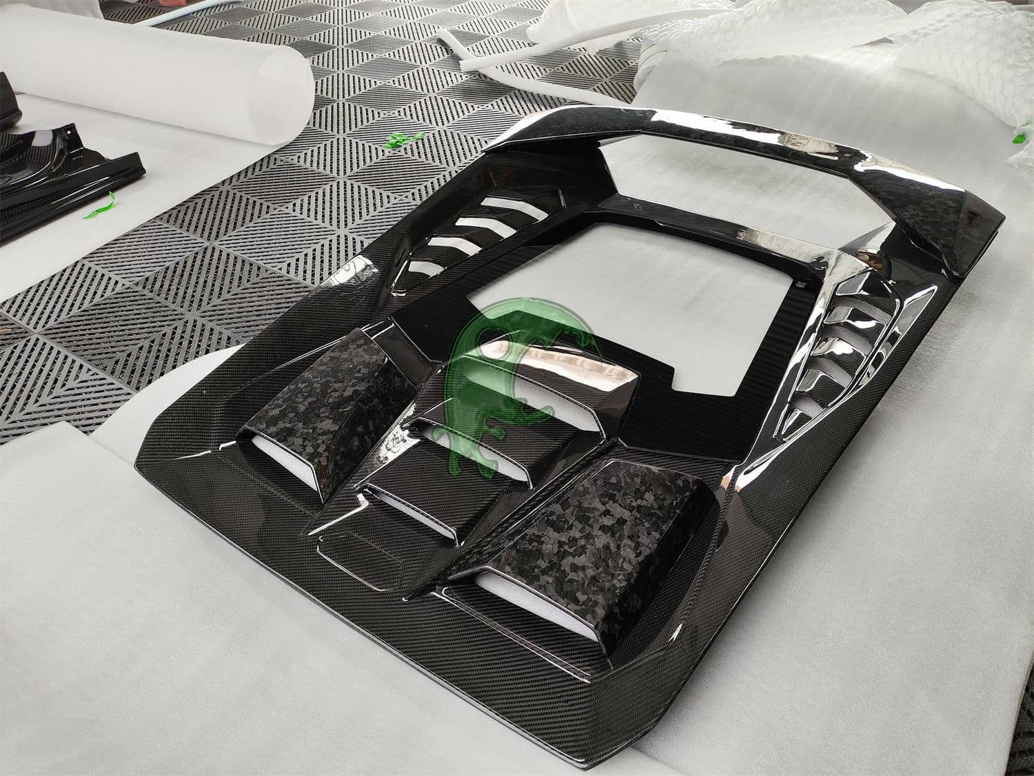 Dry Carbon Fiber Rear Engine Cover Hood for Lamborghini Huracan LP610/LP580/EVO - Tecnica Style
