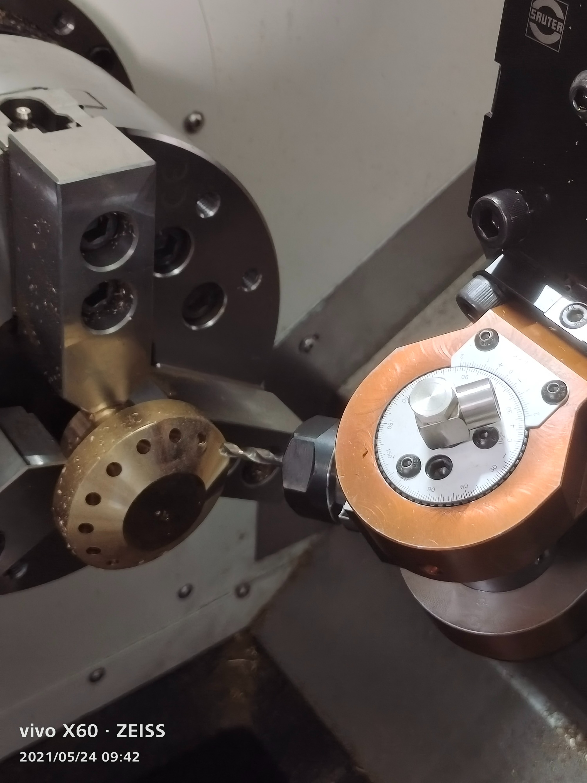 A turning center lathe center