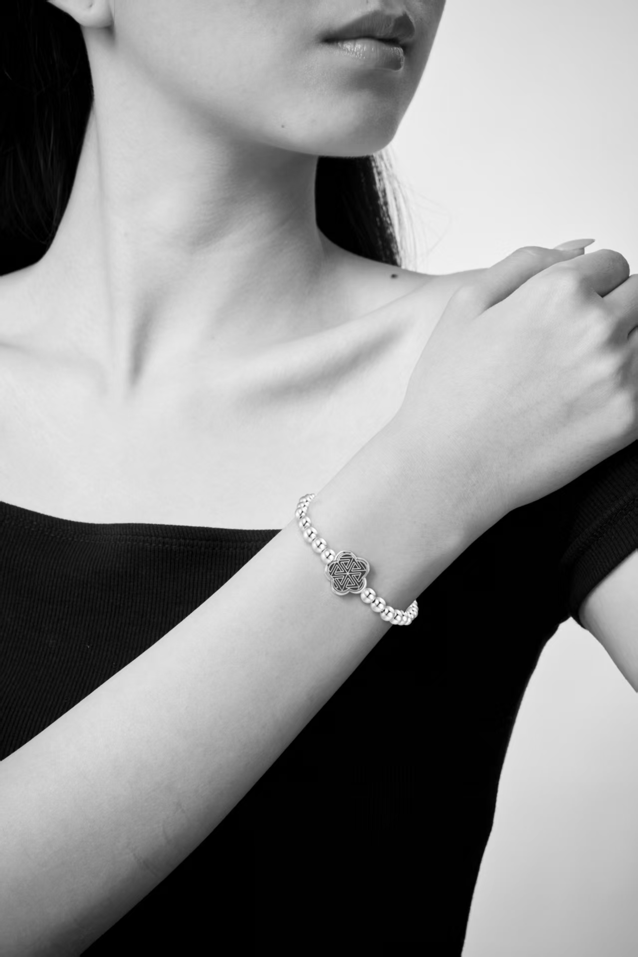 How to Choose the Perfect Gift for Her: The Ultimate Guide