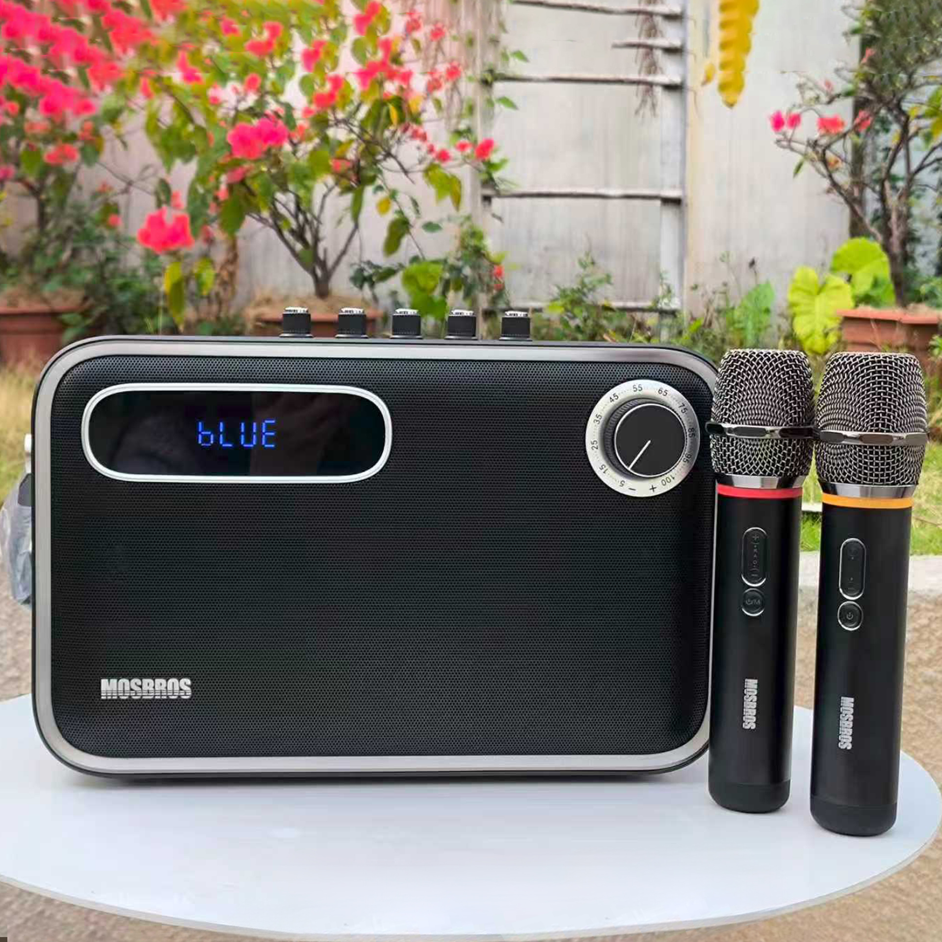 Altavoz de tres vías con 8 micrófonos
