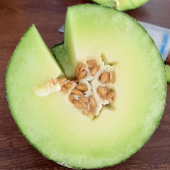 Fairy Valley New Breeding Hybrid F1 Green Peel Round Sweet Melon Seeds for Growing-Green Ruby No. 7