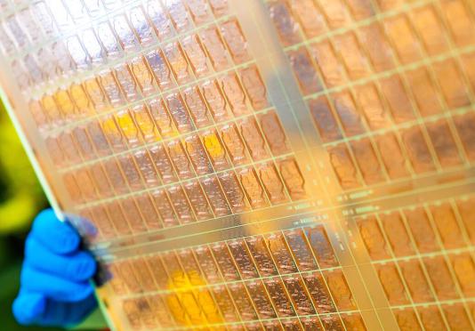 Setting off a semiconductor packaging revolution Intel demonstrates advanced glass substrate process