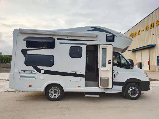 Class C Motorhome RV big Forehead