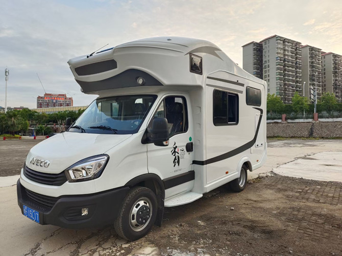 Class C Motorhome RV big Forehead