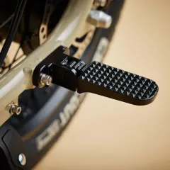 REAR FOOTPEGS