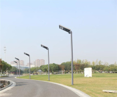Alumbrado público inteligente IP65 80W, luces de camino accionadas por energía solar de la corrosión del Nti
